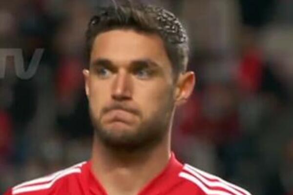 NIJE MOGAO DA ZADRŽI SUZE: Ukrajinca savladale EMOCIJE posle gesta saigrača, a onda je CEO STADION ustao! (VIDEO)