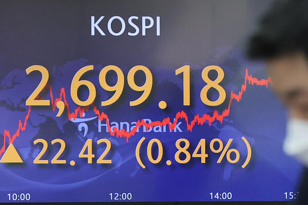 VEĆ SE OSEĆAJU SANKCIJE ZAPADA, FINANSIJSKI KOLAPS RUSIJE: Rekordan pad na berzama, rublja potonula!