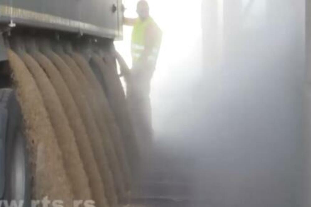 CENA PŠENICE I KUKURUZA NIKAD NIŽA: Poljoprivrednici u problemu, ima li rešenja?