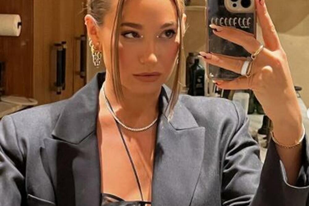 INFLUENSERKA PODIŽE SVEST O STANJU U UKRAJINI PROMOVIŠANJEM KUPAĆIH KOSTIMA: Pratiocima se to nije svidelo! (FOTO)