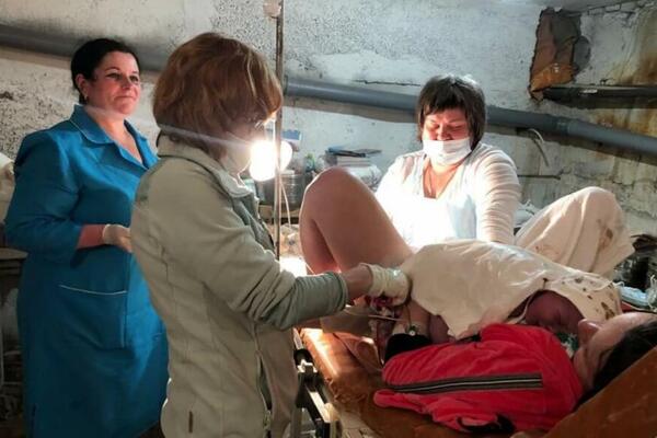 SA BLIZANCIMA SU JOJ IZVADILI I OVO, SNIMAK OBIŠAO SVET: Lekari nisu mogli da veruju SOPSTVENIM OČIMA!