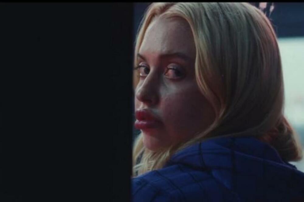 POPULARNA GLUMICA KRENULA DA SNIMA FILMOVE ZA ODRASLE, A ZBOG NJENIH VELIKIH ****, SVI JE PROZIVAJU