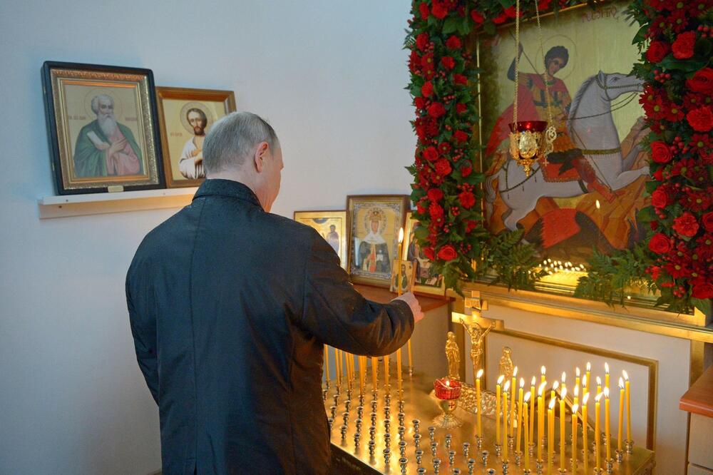 PUTIN JE KAO MLAD MOMAK BIO ATEISTA, A ONDA MU JE ŽENA IMALA SAOBRAĆAJNU NESREĆU! Retko ko je znao za ove DETALJE