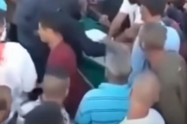 HOROR NA GROBLJU! Pokojnik OŽIVEO, počeo da se trza, ljudi VRIŠTALI (VIDEO)