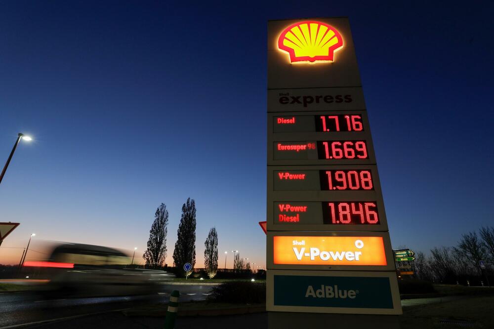 ENERGETSKI GIGANT SE POVLAČI IZ RUSIJE: Zatvaraju benzinske stanice u zemlji, izvršni direktor uputio IZVINJENJE!