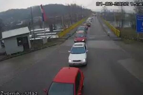 GUŽVE NA GRANIČNIM PRELAZIMA, OGROMNE KOLONE: Evo gde je NAJKRITIČNIJE! (FOTO)