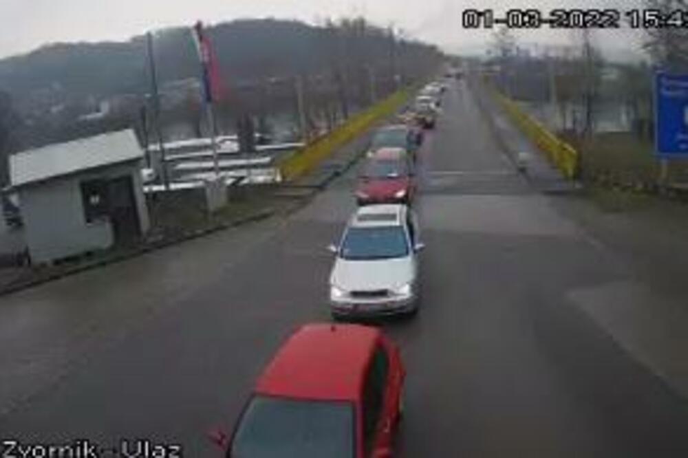 GUŽVE NA GRANIČNIM PRELAZIMA, OGROMNE KOLONE: Evo gde je NAJKRITIČNIJE! (FOTO)