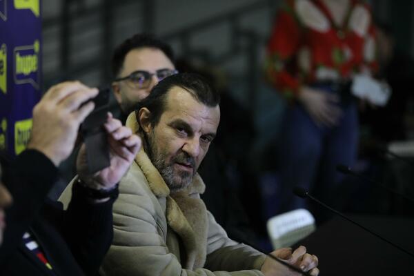 LUKASOVO VENČANJE SE DEŠAVA DANAS, A JEDAN DETALJ POTPUNO ZAPANJUJE: Dobio je 1.000 EVRA za samo jednu pesmu!