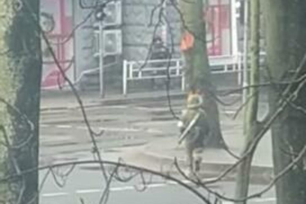 ISPLIVAO NOVI SNIMAK IZ HERSONA: Ruski vojnici na ulicama grada u južnoj Ukrajini? (VIDEO)