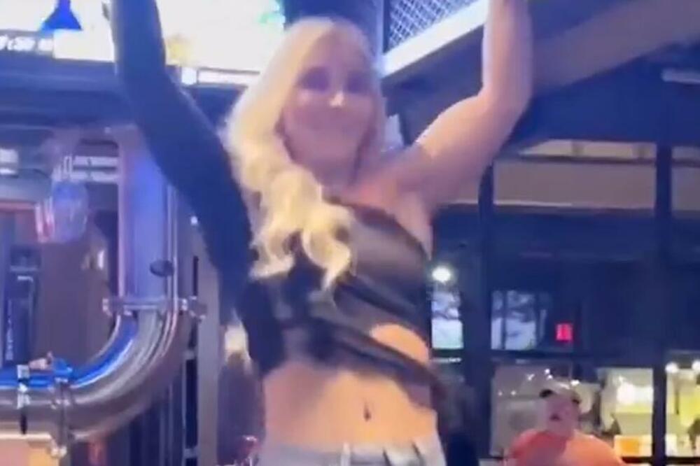 PLAVUŠA SE DIZALA I SPUŠTALA U KAFANI, OVO NE MOŽE DA VAM SE NE SVIDI: Nisu se samo drugarice UZBUDILE! (FOTO)