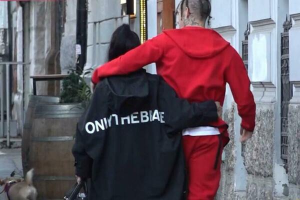 SRPSKA PEVAČICA BILA U ŠEMI SA RIJALITI ZVEZDOM DOK JOJ JE DEČKO U AUSTRIJI: Skandal kakav nije viđen!