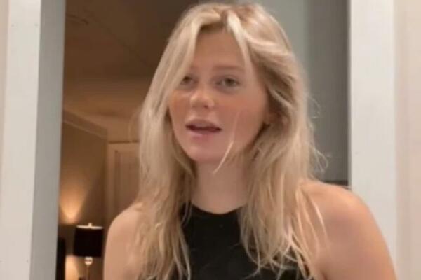 OVU PLAVUŠU SVI OSUĐUJU: Bila je RAZUZDANA pa OSTALA TRUDNA U 16-oj, a sada MOLI ZA OVO