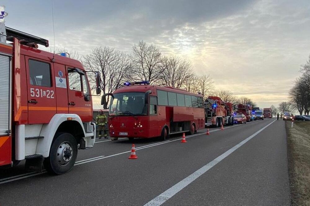 DVOJICA POLICAJACA STRADALA JUREĆI AUTOBUS U BUGARSKOJ: Vozač dao gas, nesrećni muškarci poginuli na mestu!