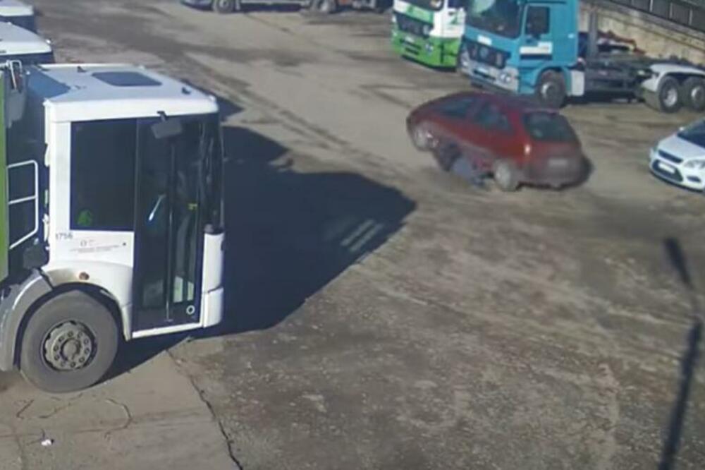 SNIMLJENA JEZIVA NESREĆA U MAĐARSKOJ! "Silovao" gas pa pešak završio na VRHU HAUBE (VIDEO)