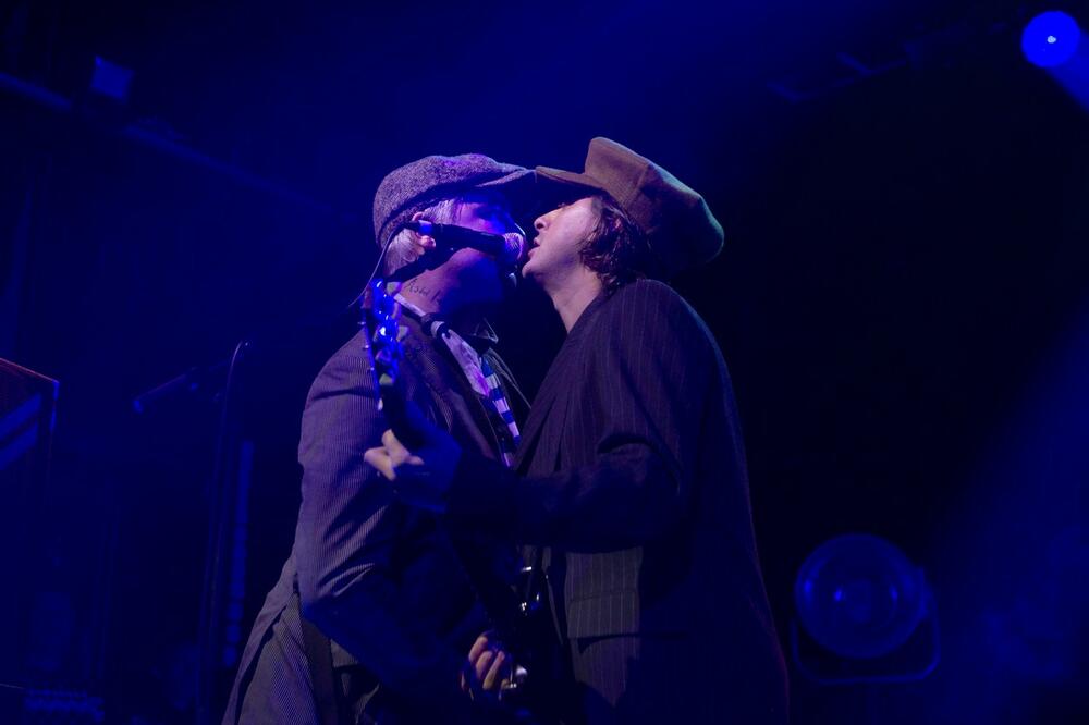 OMILJENI PEVAČ HITNO PREBAČEN NA LEČENJE: Veoma LOŠE VESTI, PAKAO!