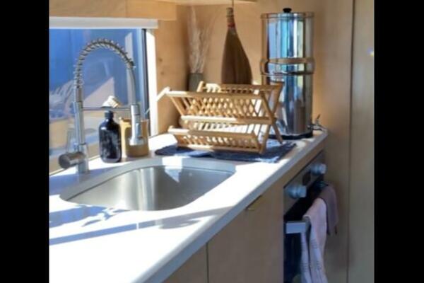 BILI PUNI K'O BROD, ŽIVELI KAO ROKFELERI, A SADA... Kada vidite uslove u KOJIMA SADA ŽIVE ŠLOGIRAĆETE SE! (VIDEO)