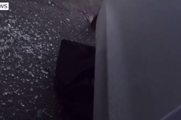 POTRESAN SNIMAK IZ KIJEVA, DOPISNIK SKAJ NJUZA POGOĐEN METKOM! Ekipa evakuisana u pratnji POLICIJE! VIDEO