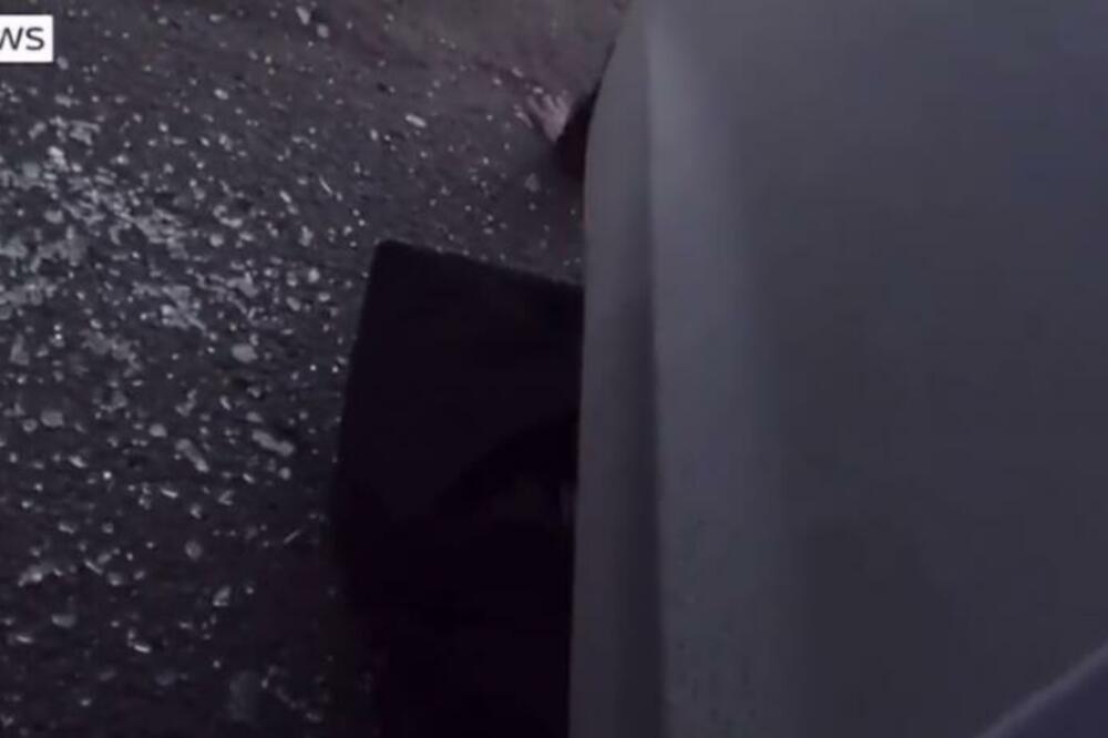 POTRESAN SNIMAK IZ KIJEVA, DOPISNIK SKAJ NJUZA POGOĐEN METKOM! Ekipa evakuisana u pratnji POLICIJE! VIDEO