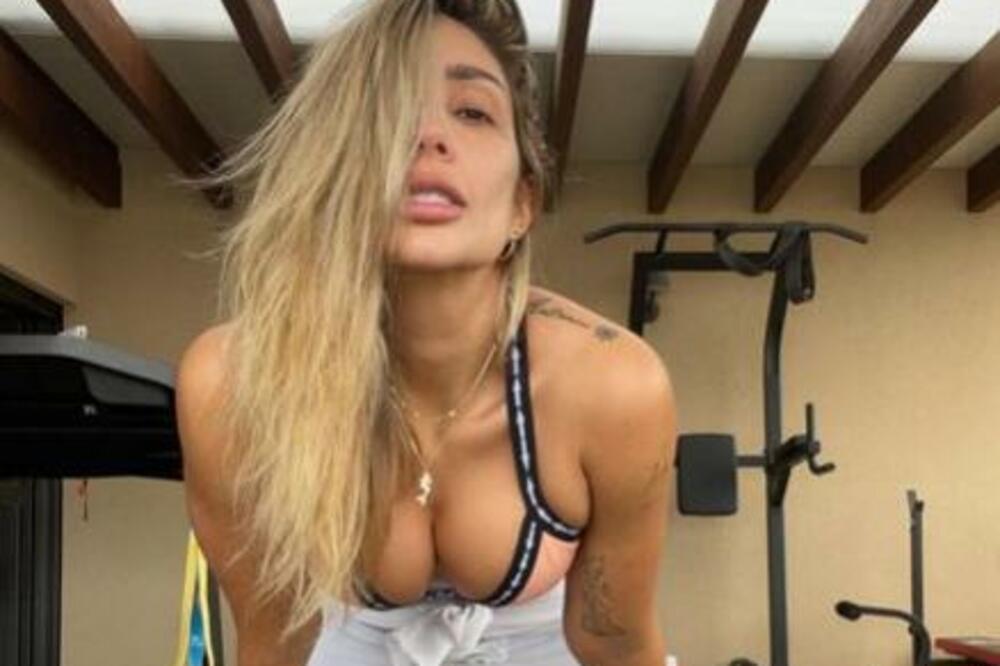 PUCA LI PUCA! Sagnula se, kad ono iz grudnog koša ISPADE VIŠE NEGO ŠTO JE HTELA! (FOTO)