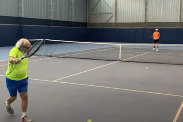 PREŽIVEO II SVETSKI RAT! Ukrastio rekete sa Nadalom! ŽIVI ZA TENIS I NADA SE DA ĆE GA PONOVO ZAIGRATI! (VIDEO)