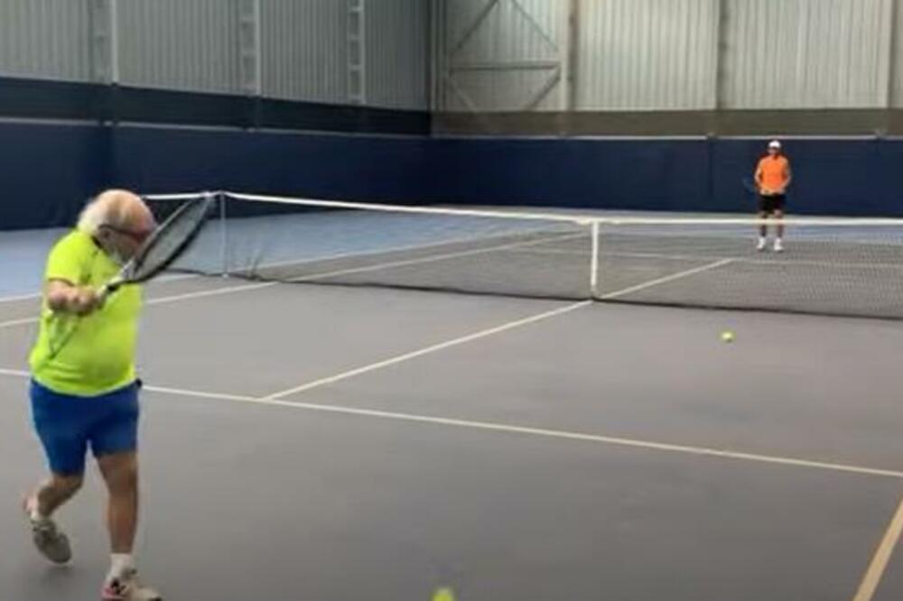 PREŽIVEO II SVETSKI RAT! Ukrastio rekete sa Nadalom! ŽIVI ZA TENIS I NADA SE DA ĆE GA PONOVO ZAIGRATI! (VIDEO)