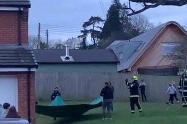 VATROGASCI OSTALI ZATEČENI MAČKINIM "VRATOLOMIJAMA": Dokaz da definitivno ima 9 ŽIVOTA! (VIDEO)