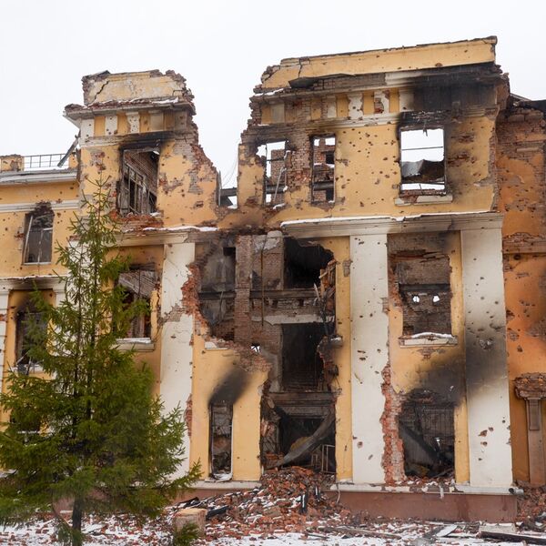 GORE KUĆE I ZGRADE PO HARKOVU, ODJEKIVALE EKSPLOZIJE! Novi noćni napad Rusije, požari širom grada (VIDEO)