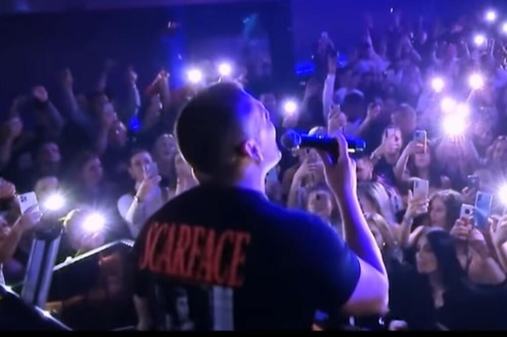 RIJALITI ZVEZDA NAPADALA SLOBU RADANOVIĆA, PIPALA GA JE PO OVOM DELU TELA: Obezbeđenje je skidalo sa bine!