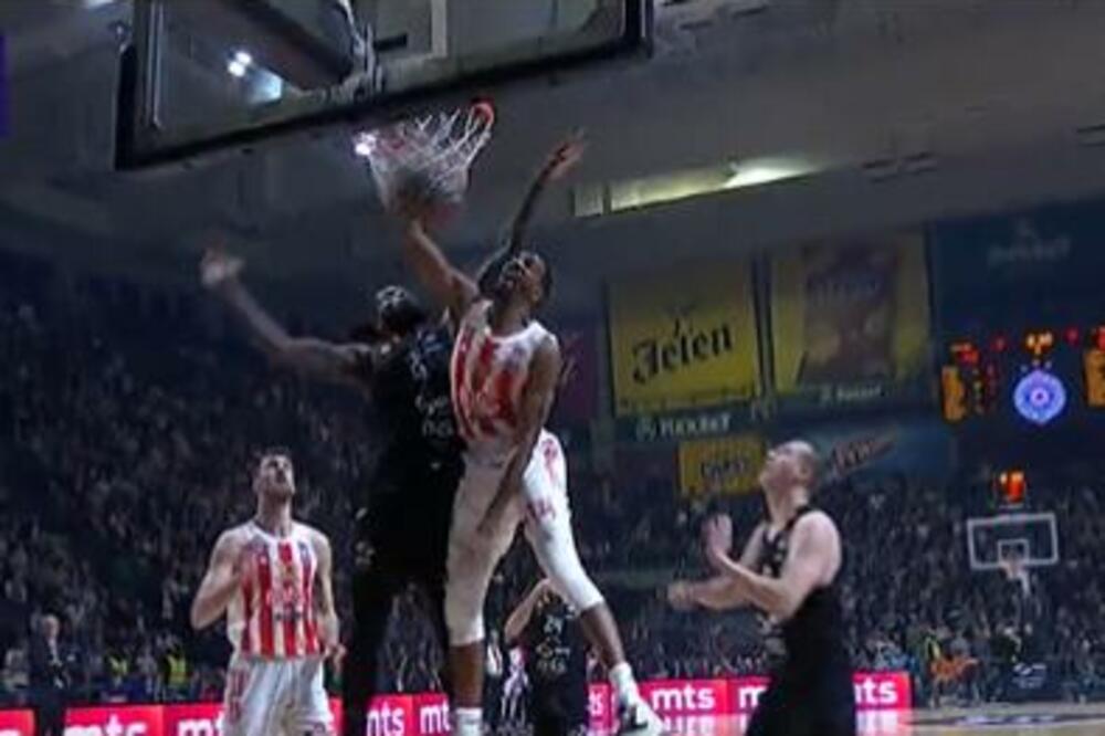 AUUUUU! ŠTA URADI?! MONSTRUOZNO ZAKUCAVANJE HOLINSA! (VIDEO)