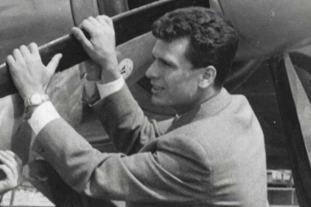 NEMA KRAJA CRNIM VESTIMA: Umro VELIKAN, UPRAVO JAVLJENO! (FOTO)