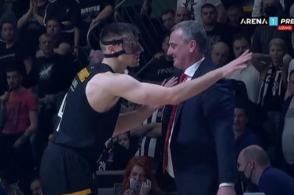 UMALO SUKOB ZBOG INTERNE ŠALE! AVRAMOVIĆ OBJASNIO ŠTA I ZAŠTO JE GESTIKULIRAO KA KLUPI ZVEZDE!