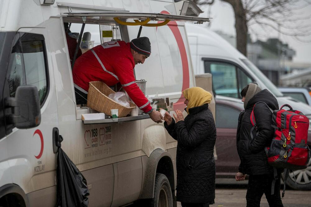 RUSIJA ODOBRILA USPOSTAVLJANJE 10 HUMANITARNIH KORIDORA: Za evakuaciju civila u 3 istočna regiona Ukrajine