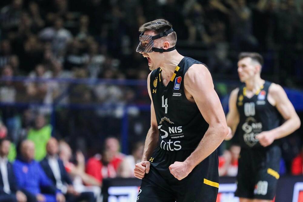 AVRAMOVIĆEVO POLUVREME ZA UDŽBENIKE! Partizan razbio maler i prvi put ove sezone dobio Zvezdu! (VIDEO/FOTO)