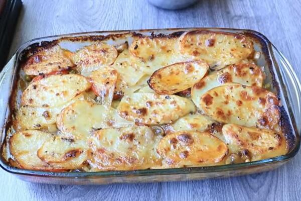 ZA USKRŠNJI POST NEMA SAVRŠENIJE MUSAKE: Ne pravi se sa tikvicama, ulepšajte ove dane nečim novim (RECEPT)