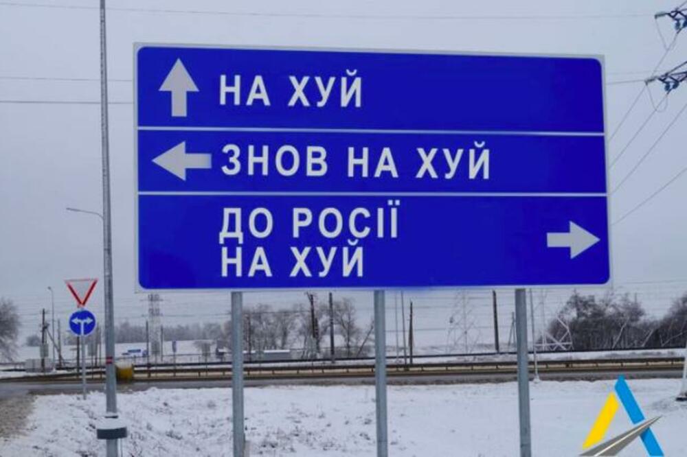 PRAVO: ODJ**ITE; DESNO: ODJ**ITE OPET: Izmenjen putokaz u Odesi, na njemu poruke upućene RUSKOJ VOJSCI! (FOTO)