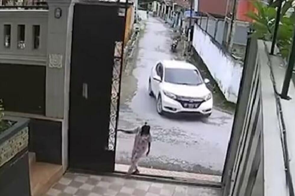 OVO VAM SE DESI KADA PLATITE "JEFTINOG" MAJSTORA: Čim je izašao iz dvorišta, desio se CRNI SCENARIO (FOTO)