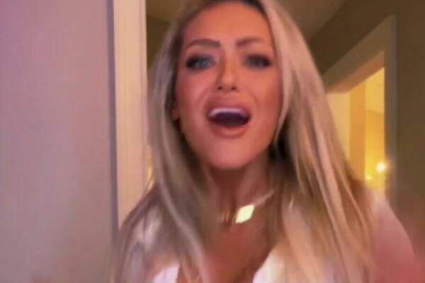 OVA MAJKA PONOSI SE SVOJIM GRUDIMA I POKAZUJE IH U SVAKOJ SITUACIJI: Vrelim izdanjem zapušila je usta HEJTERIMA