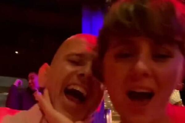 STARIJI JE OD NJE 27 GODINA I ZBOG TOGA SU NA STUBU SRAMA: Zbog FOTKE koju je objavila ZAPUŠILA JE MNOGA USTA