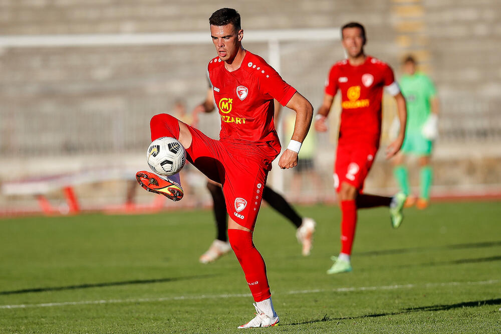 LALATOVIĆ KRENUO U SERIJU POBEDA: Radnički savladao Metalac na svom terenu i upisao treći trijumf zaredom!