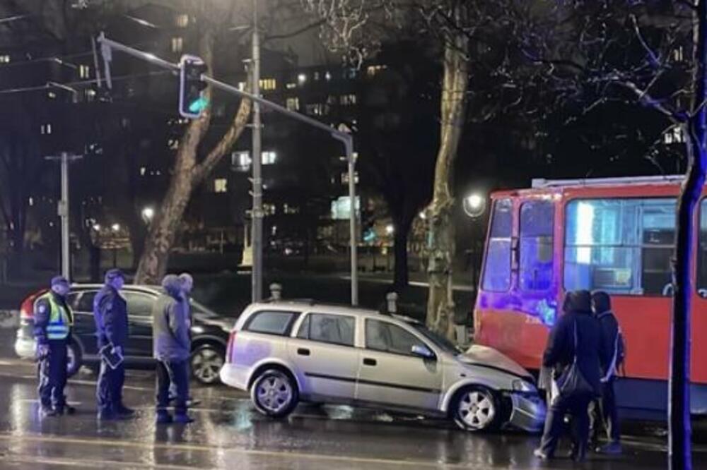 DVE SAOBRAĆAJKE U BEOGRADU: U oba udesa učestvovali TRAMVAJI (FOTO)