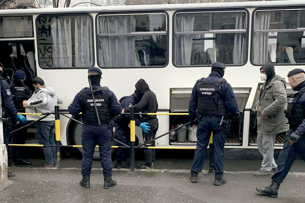 SRBIN UHAPŠEN U MAĐARSKOJ: Prevozio 20 migranata, evo kolika mu kazna sleduje