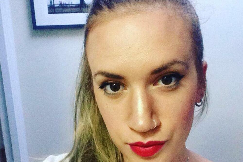 ODLUČILA DA PREĐE NA VEGANSKU ISHRANU, PA GORKO ZAŽALILA: Evo koja BOLEST se "zalepila" za nju (FOTO)