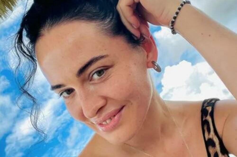 POGLEDAJTE KAKO SE UKRAJINSKA PLEJBOJ ZEČICA SNALAZI U RATU: Zbog OVOG što radi, svi vojnici stoje u redu (FOTO)