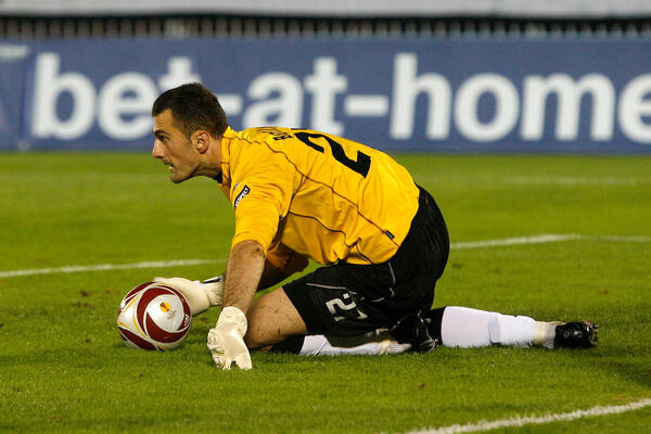 POZNATO STANJE MLADENA BOŽOVIĆA! Porodica se oglasila nakon što je bivši golman Partizana pokušao da se ubije