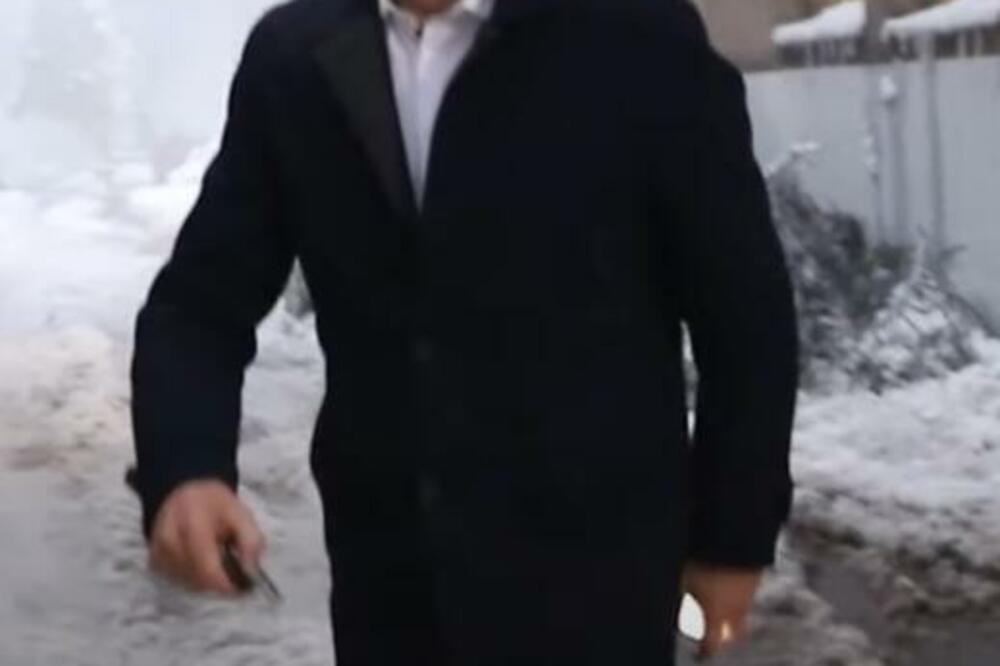 DANAS JE JEDAN OD NAJVEĆIH MOĆNIKA U SRBIJI, A NEKADA JE VREME PROVODIO U KUKURUZU: Evo kako je stekao MILIONE!