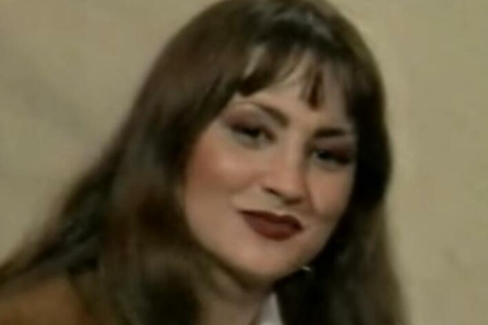 DANAS JE VRHUNSKA RIBA, VATRENA JE PLAVUŠA I VELIKA PEVAČKA ZVEZDA U SRBIJI? Znate li ko je na FOTKI?