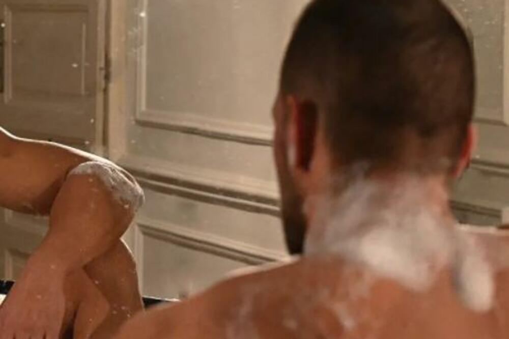 BIVŠI MUŽ NAŠE PEVAČICE ZARAĐUJE NA SVOM GOLOM TELU: Pronašli ga na BEZOBRAZNOM SAJTU, mora da se PLATI!