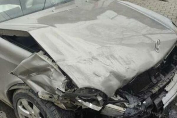 STRAŠNA TRAGEDIJA U KRUŠEVCU! Vozač umro za volanom, a onda udario u BANDERU (FOTO)