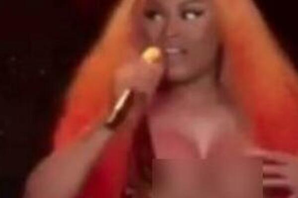 BRADAVICE SEVNULE KAO MUNJA: Dok je pevala izletele GRUDI, GLEDAOCI UŽIVALI u GOLOM BUJNOM POPRSJU! (FOTO)