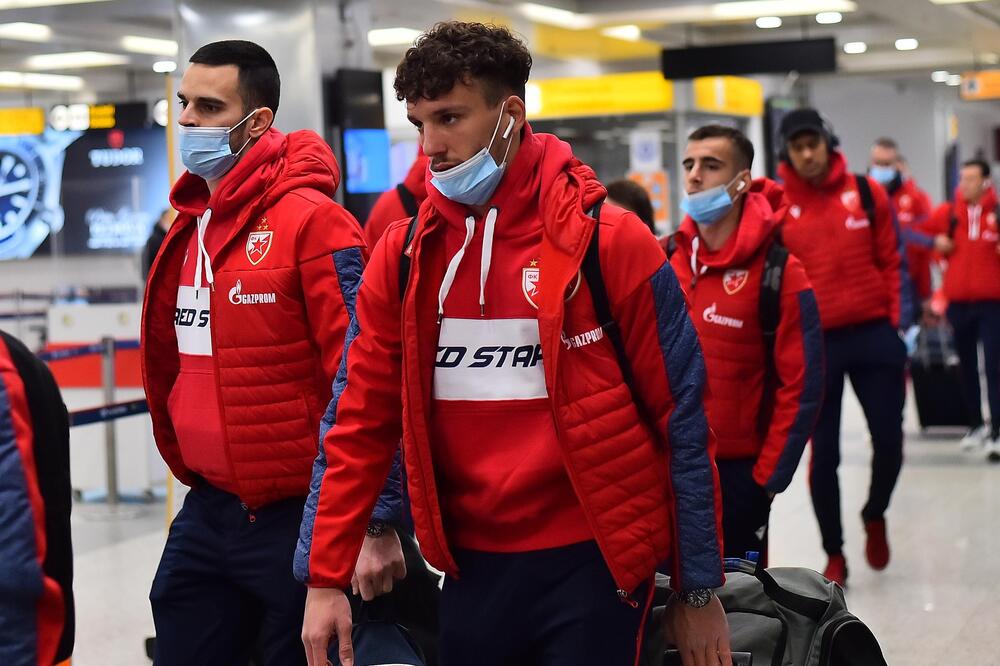 ZVEZDA OTPUTOVALA U ŠKOTSKU! Stanković raspolaže sa 23 fudbalera! (FOTO)